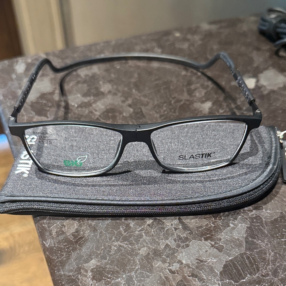 Slastik Men's Matte Black Rectangular Eyeglasses … - image 1